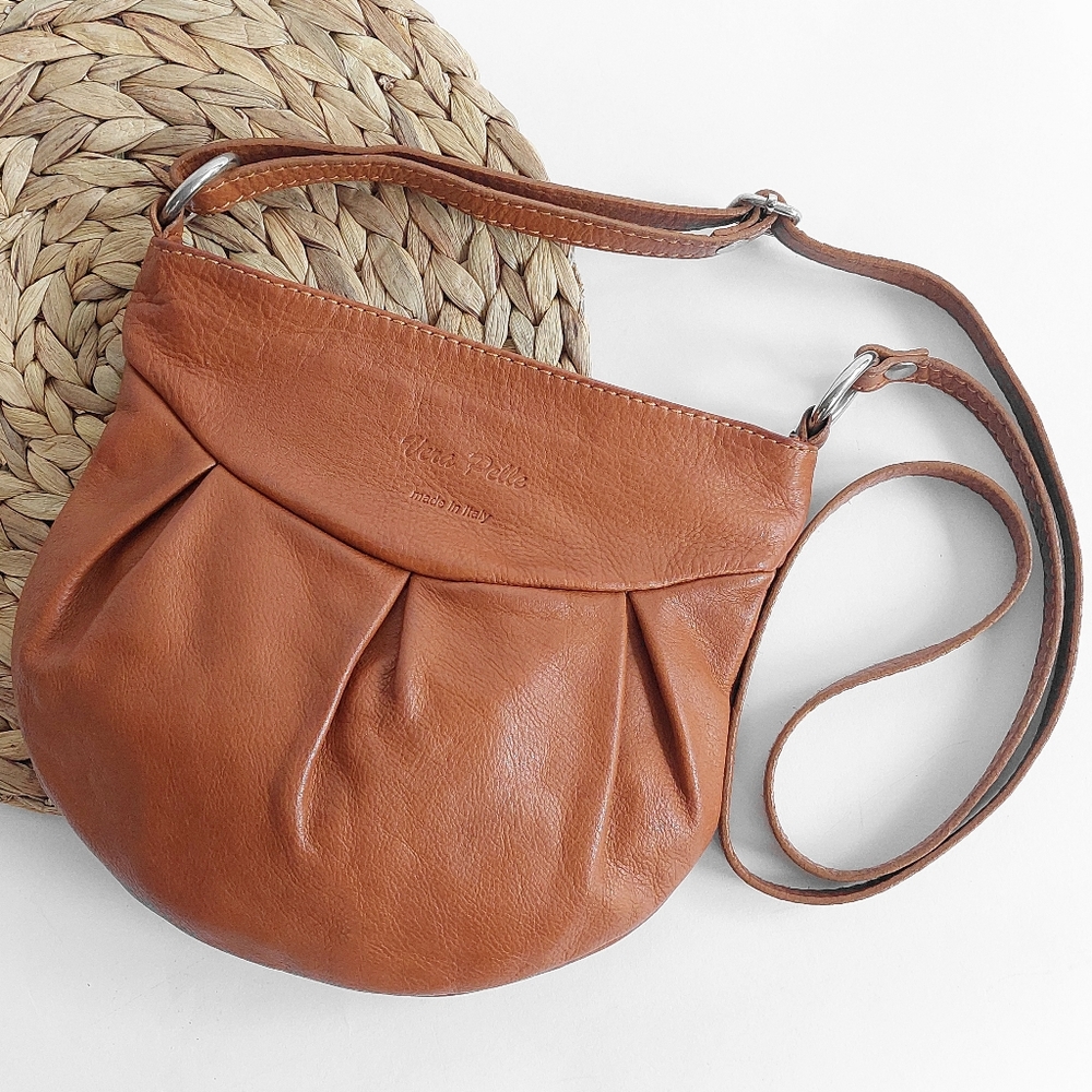 Vintage Vera Pelle Made in Italy Pleated Tan Brown Leather Swing Bag